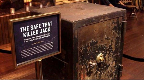 jack daniel moarte stupida creatorul faimosului whisky a sfarsit intr un mod absurd dupa ce s a razbunat pe seiful personal