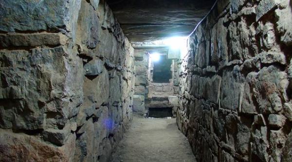 muntii anzi ascund pasaje cu o vechine de 3 000 de ani