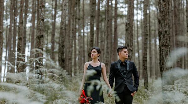 un nou trend printre mirese rochiile negre rochiile albe sunt vazute ca un simbol al patriarhatului