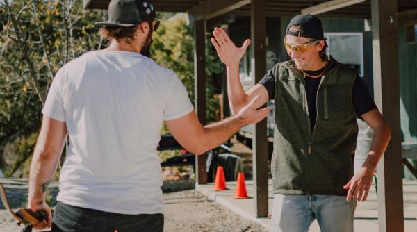 cele mai bune modalitati prin care poti determina oamenii sa coopereze cu tine umorul un factor important