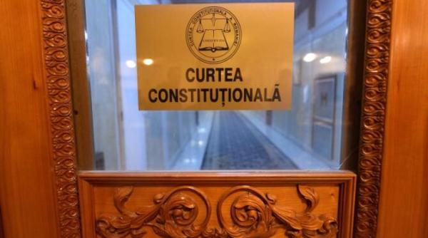 doua proiecte legislative care prevad cresteri salariale in ministere contestate de usr la curtea constitutionala