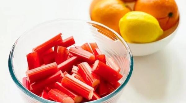 am rubarba in frigider si nu stiu ce sa fac cu ea iata cateva idei de retete care ma scapa de risipa alimentara