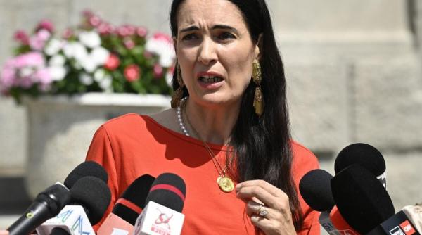 dana budeanu o face praf pe clotilde armand si da cartile pe fata despre sorin cimpeanu crezi ca eu dorm in ghete ca altii va zic eu adevarul