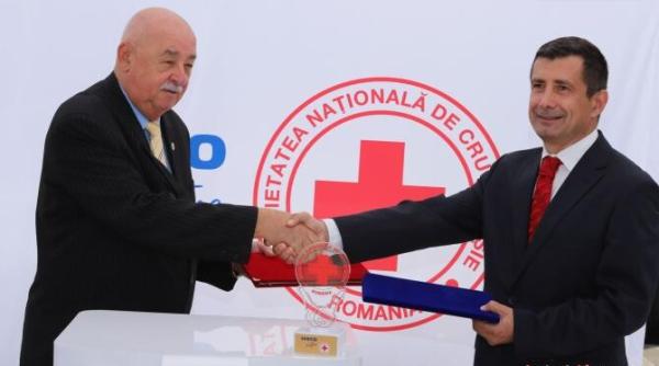 iveco a donat crucii rosii romane trei vehicule in valoare de 150 de mii de euro