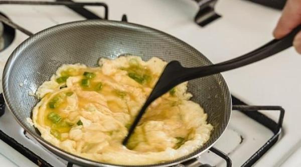 omleta pufoasa fara oua si lapte pentru un mic dejun rapid o reteta originala si savuroasa