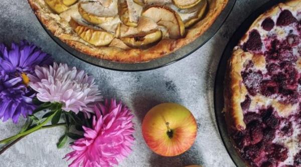 tarta cu mere stafide si cu parfum de lamaie desertul care dispare intr o clipa de pe masa