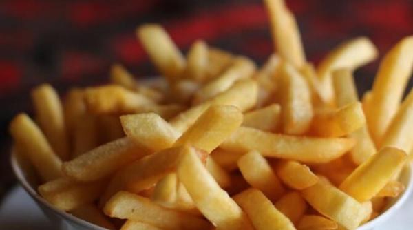 cartofi prajiti fara nicio picatura de ulei sunt deliciosi si crocanti afla secretul