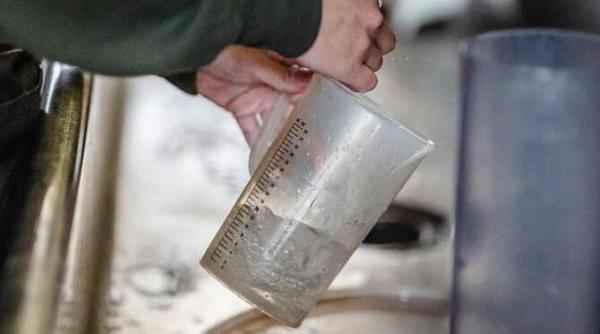 turnati ulei in chiuveta inainte de a pleca in concediu un truc eficient stiut de gospodinele cu experienta