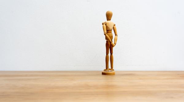 ucrainenii din transcarpatia confectioneaza papusi voodoo cu chipul lui putin