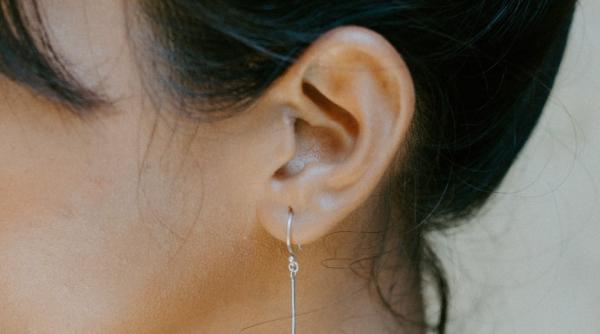 primul implant de ureche imprimata 3d si realizata din celule umane vii video