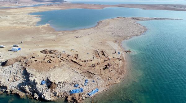 un oras antic a iesit la suprafata din raul tigru despre care se spunea ca trecea prin rai