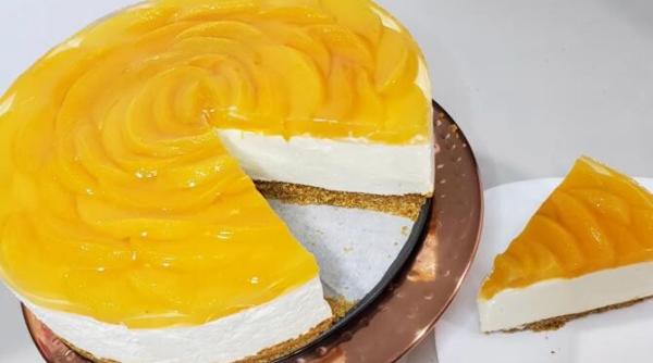 cheesecake fara coacere cu iaurt grecesc si piersici reteta perfecta pentru weekend