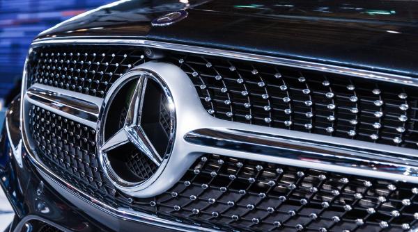 mercedes benz cheama in service aproape un milion de masini rugam clientii sa nu mai conduca masinile