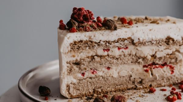 prajitura fara coacere este gata in 15 minute ai nevoie de 300 g biscuiti lapte zahar pudra budinca de vanilie