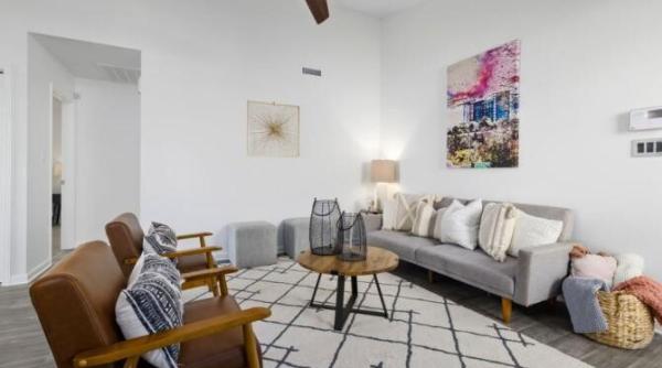 amesteca otet cu bicarbonat si aplica pe covorul murdar petele incapatanate vor ramane amintire