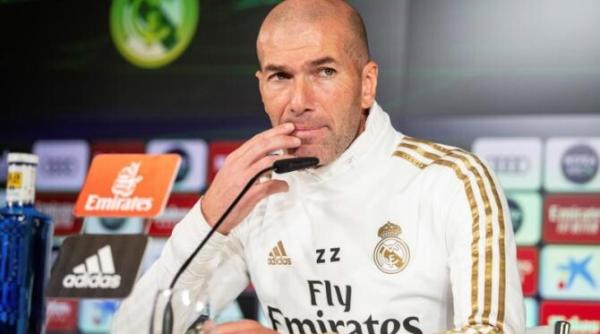 o controversata statuie a lui zidane in care il loveste cu capul pe materazzi va fi reinstalata in qatar video