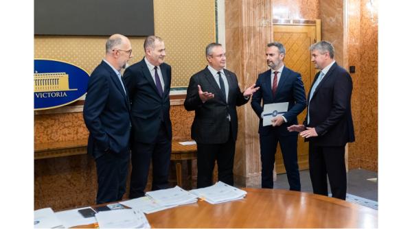 ciuca semnarea primelor contracte de finantare din pnrr la palatul victoria este semnalul sustinerii pe care guvernul o acorda comunitatilor locale