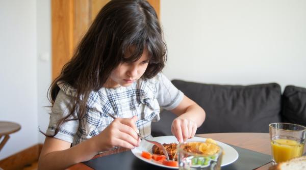 alimentatia copiilor medicul nutritionist mihaela bilic reguli copiii nu trebuie fortati sa manance