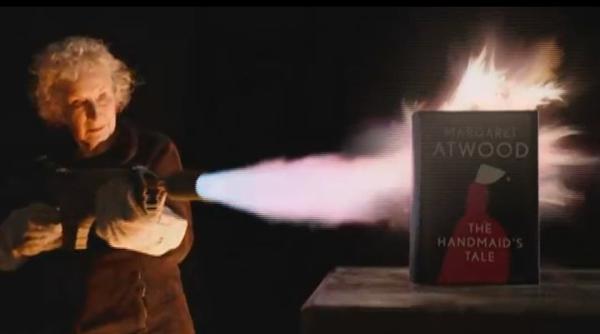 un exemplar din povestea slujitoarei care nu arde vandut la licitatie cu 130 000 de dolari video