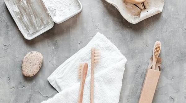 cum sa faci o pasta de dinti naturala si ecologica 3 retete rapide si super eficiente