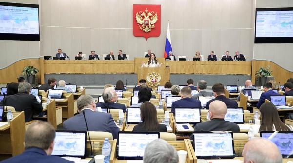 duma de stat a rusiei analizeaza un proiect de lege care prevede pedepse dure pentru cei care trec de partea inamicului