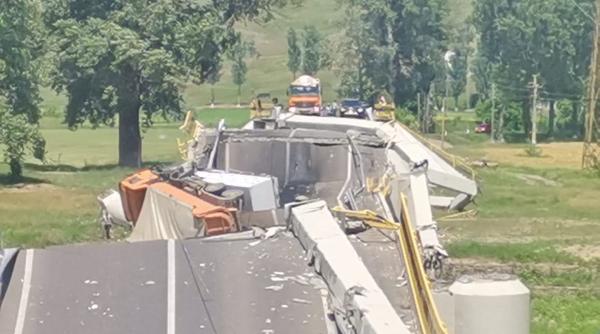 podul sagna lutca de peste raul siret s a rupt foto video