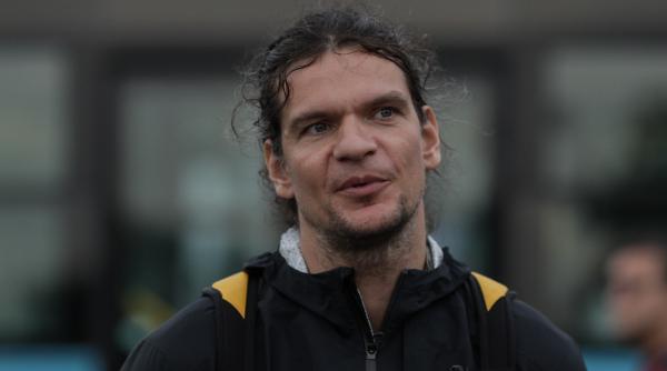 cateva zeci de persoane au protestat in piata victoriei impotriva noilor forme propuse pentru legile securitatii nationale foto