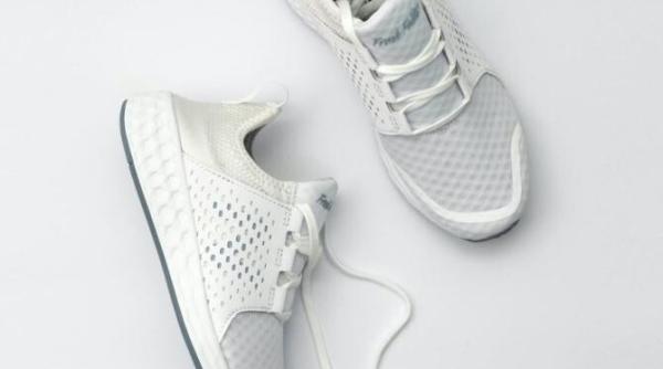 cum se curata corect adidasii in masina de spalat pune neaparat si cateva prosoape vechi in cuva