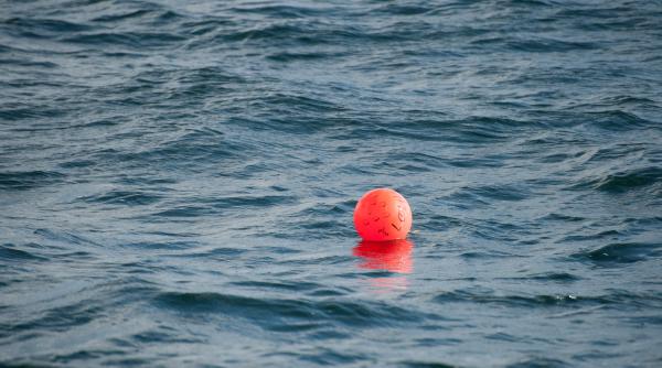 geamanduri macabre pe litoralul romanesc a inceput montarea unor balize in forma de cruce video