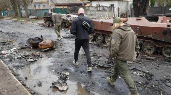 o noua groapa comuna descoperita in bucea au fost executati cu lasitate cu un glont in cap