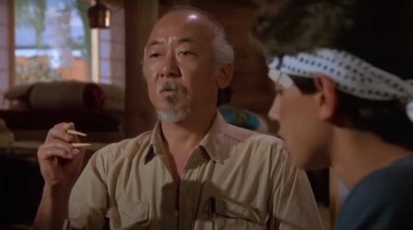 povestea trista a lui mr miyagi din karate kid si a trait ultimii ani in singuratate si saracie