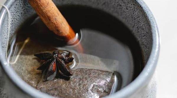 pune cateva pliculete de ceai langa cosul de gunoi mirosurile urate vor disparea cat ai zice peste