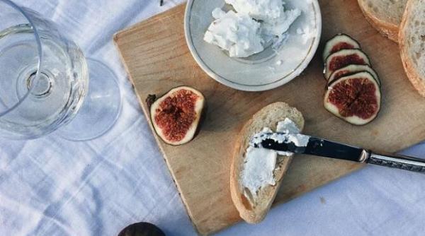 ricotta facuta in casa din trei ingrediente buna cremoasa si autentica
