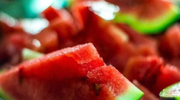 stiti cum sa alegi un pepene verde iata cele mai bune trucuri atentie la dimensiuni si codita