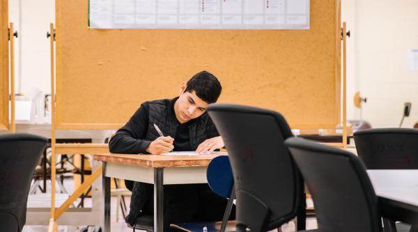 emotii la bacalaureat 2022 incepe evaluarea competentelor lingvistice intr o limba de circulatie internationala