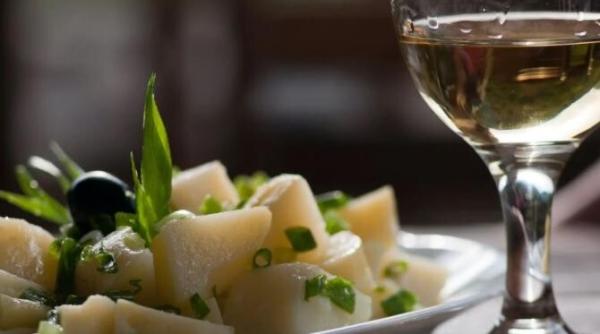 salata de cartofi fierti cu ton un preparat de vara perfect pentru cei care nu au timp sa stea in bucatarie