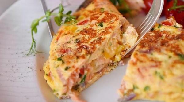 omleta cu vinete si ton perfecta pentru micul dejun un preparat savuros si original