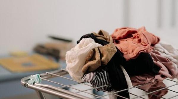 fierbe hainele intr o oala cu apa vei fi uimit de rezultat care este cu adevarat uimitor