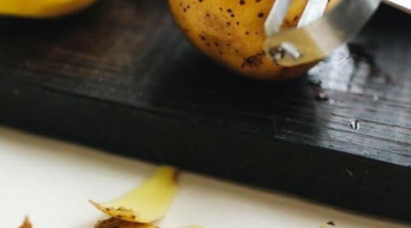 nu arunca niciodata cojile de vinete si cartofi noi reteta unui aperitiv delicios cea mai noua inventie a bucatarilor