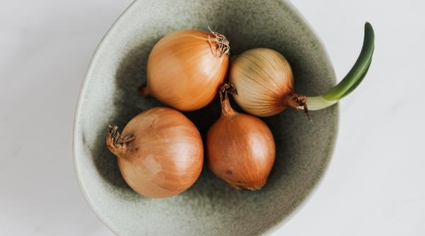 tipul de ceapa care ajuta la reducerea tensiunii arteriale crescute si a nivelului de trigliceride o recunosti dupa culoare