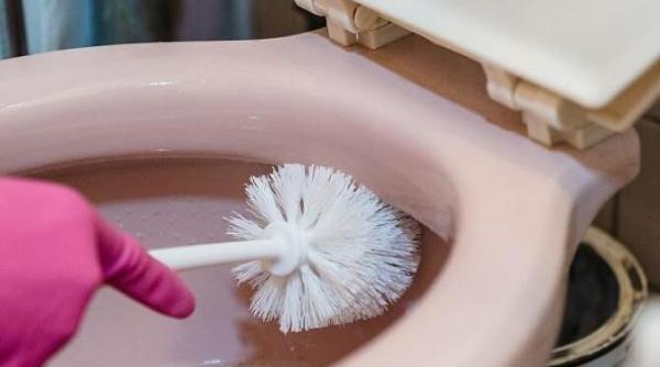 elimina petele galbene de pe obiectele sanitare