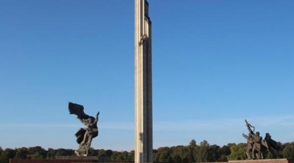 letonia decide inlaturarea tuturor monumentelor ce glorifica regimurile totalitare