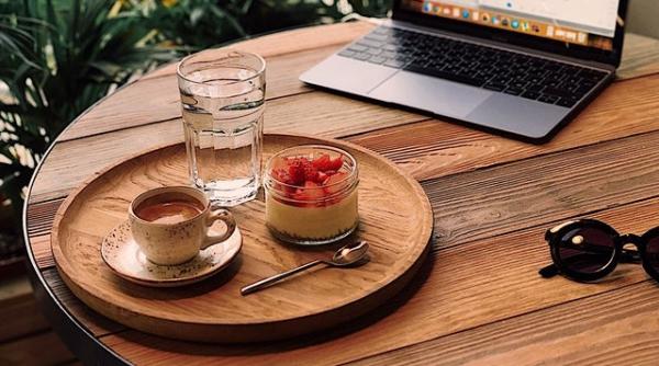 de ce se bea cafeaua alaturi de un pahar de apa