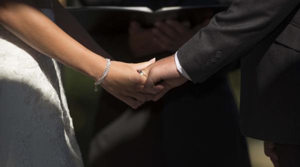 trei romani retinuti in italia intr un dosar de casatorii aranjate