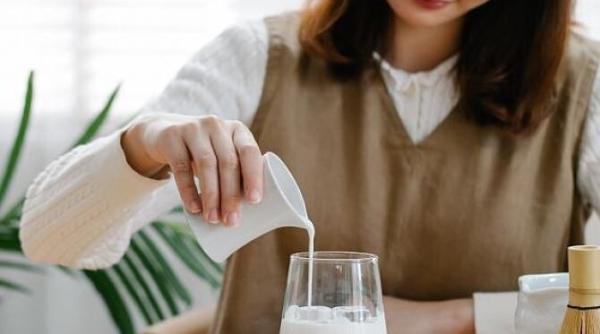 desert super dietetic cu lapte se prepara in 5 minute si are doar 90 de calorii