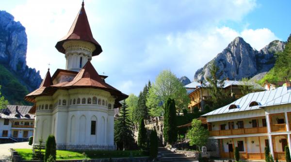 destinatii turistice in muntii apuseni locuri de vis unde iti poti petrece concediul in 2022