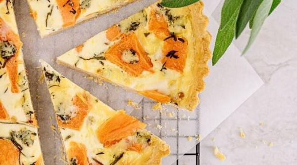 tarta sarata cu branza afumata si legume o reteta rapida si super delicioasa