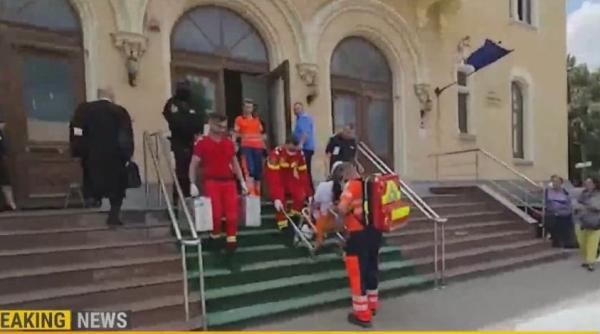 femeie din constanta taiata pe fata de fostul sot chiar in sala de judecata desi avea ordin de restrictie