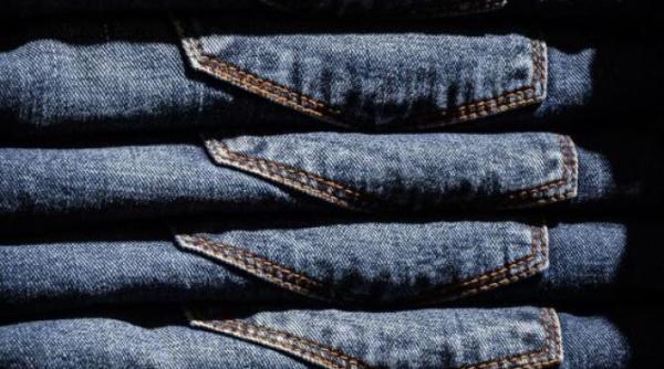 nu mai aruncati blugii vechi transformati i in ceva util si original