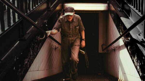 un barbat de 100 de ani munceste trei zile pe saptamana